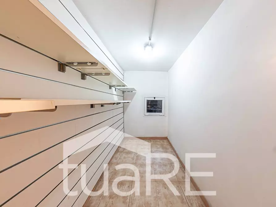 Immagine 22 di Negozio in vendita  in Via Ludovico Altieri a Roma