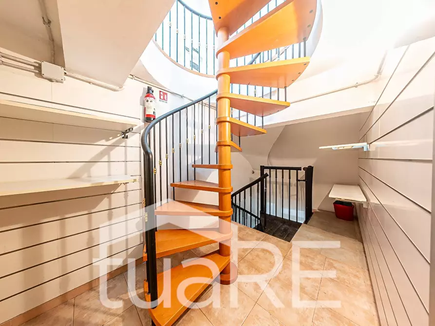 Immagine 23 di Negozio in vendita  in Via Ludovico Altieri a Roma