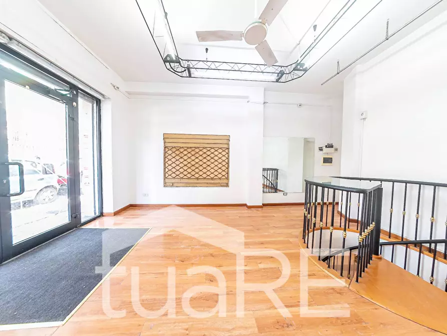 Immagine 25 di Negozio in vendita  in Via Ludovico Altieri a Roma