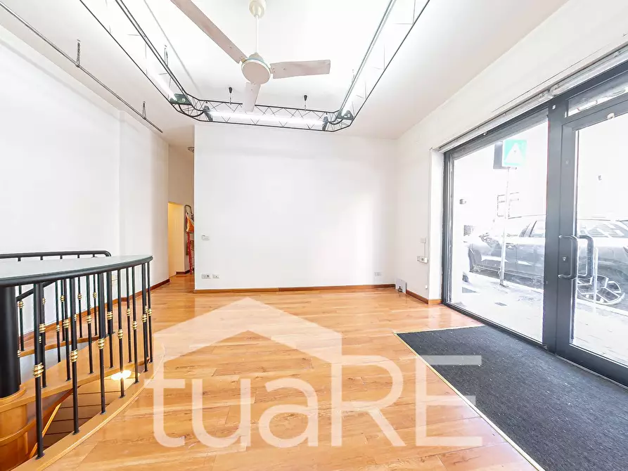 Immagine 26 di Negozio in vendita  in Via Ludovico Altieri a Roma