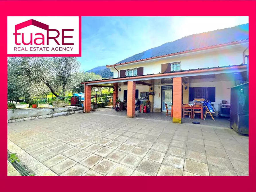 Immagine 1 di Villa in vendita  in via di valle caprara a Castel Madama