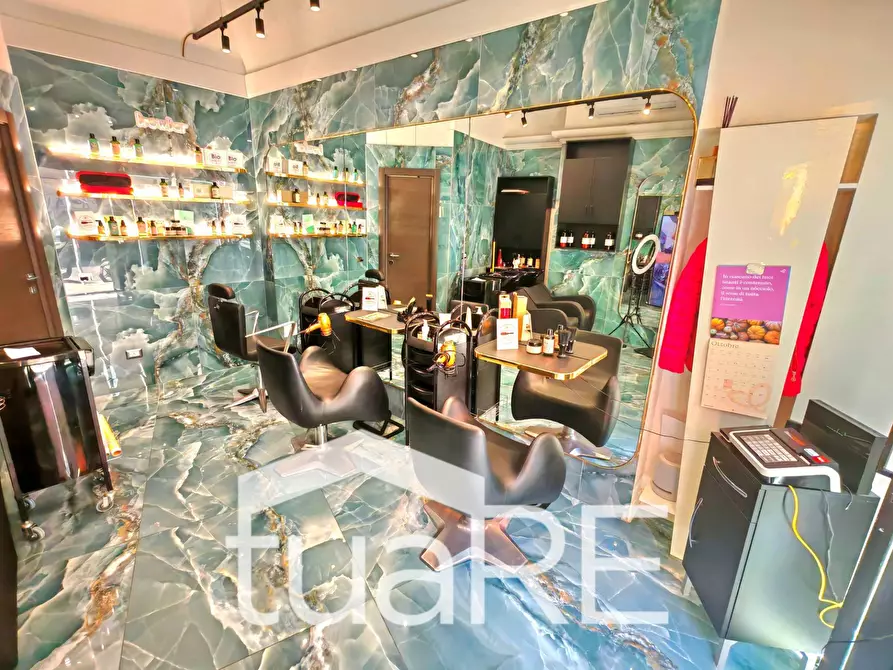 Immagine 21 di Locale commerciale in vendita  in Via Di Ripetta a Roma