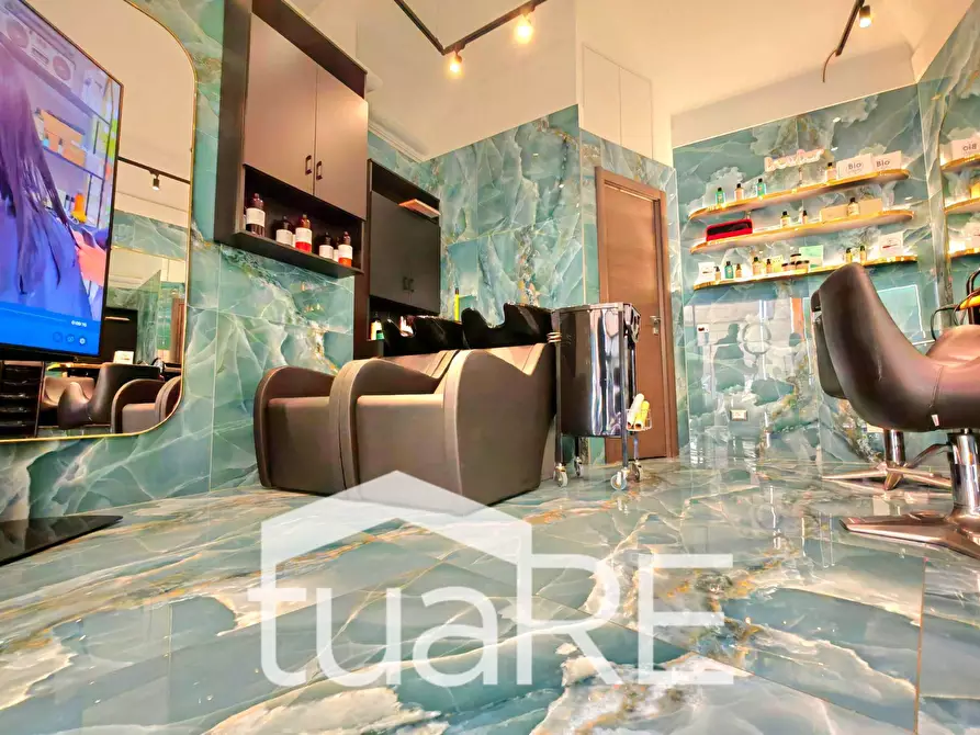 Immagine 22 di Locale commerciale in vendita  in Via Di Ripetta a Roma