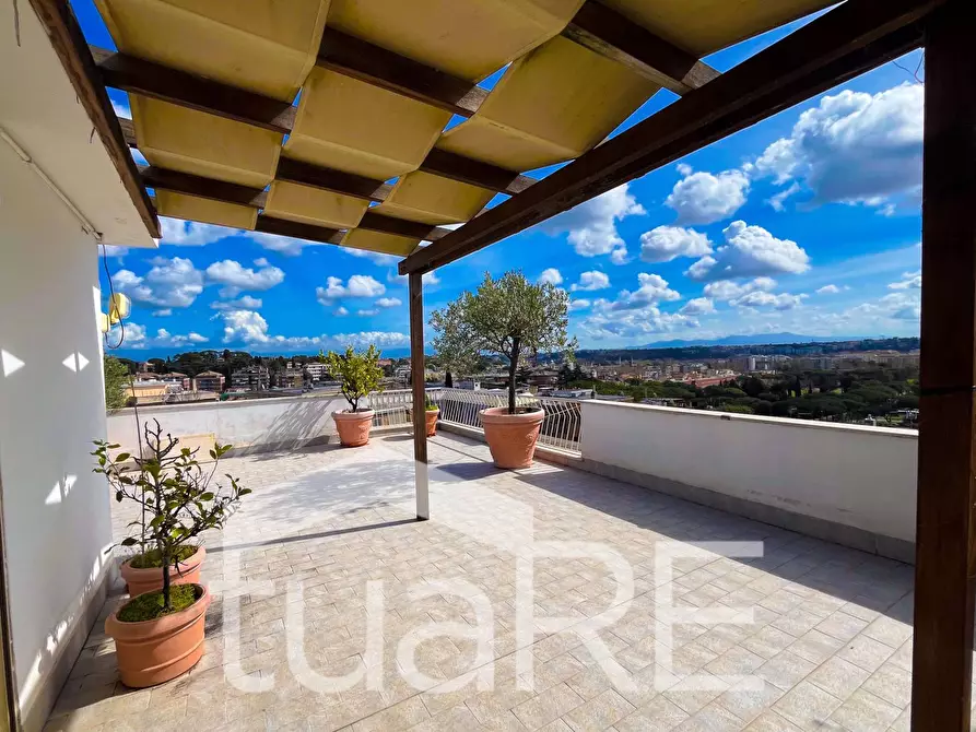 Immagine 8 di Attico in vendita  in Via Dei Colli Della Farnesina a Roma