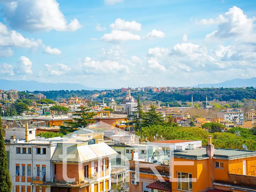 Immagine 10 di Attico in vendita  in Via Dei Colli Della Farnesina a Roma