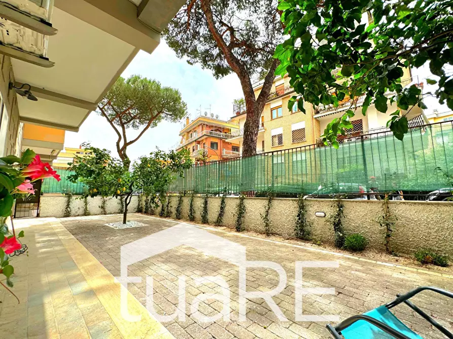 Immagine 3 di Appartamento in vendita  in Via Enrico Besta a Roma