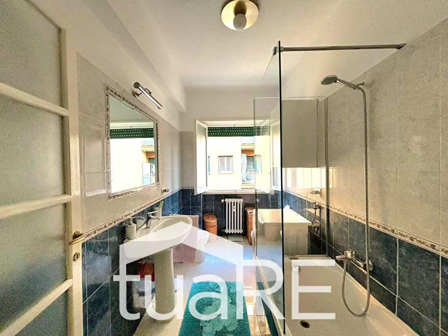 Immagine 5 di Appartamento in vendita  in Via Valsesia a Roma