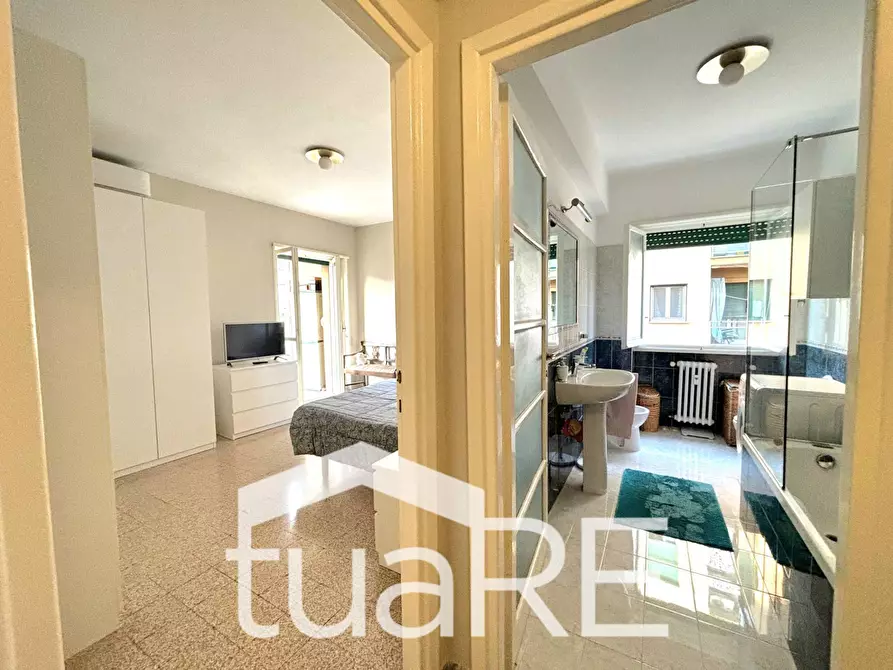 Immagine 21 di Appartamento in vendita  in Via Valsesia a Roma