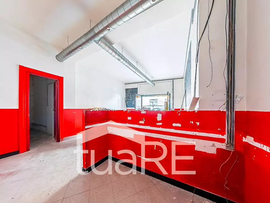 Immagine 4 di Negozio in affitto  in Piazza Giovenale a Roma