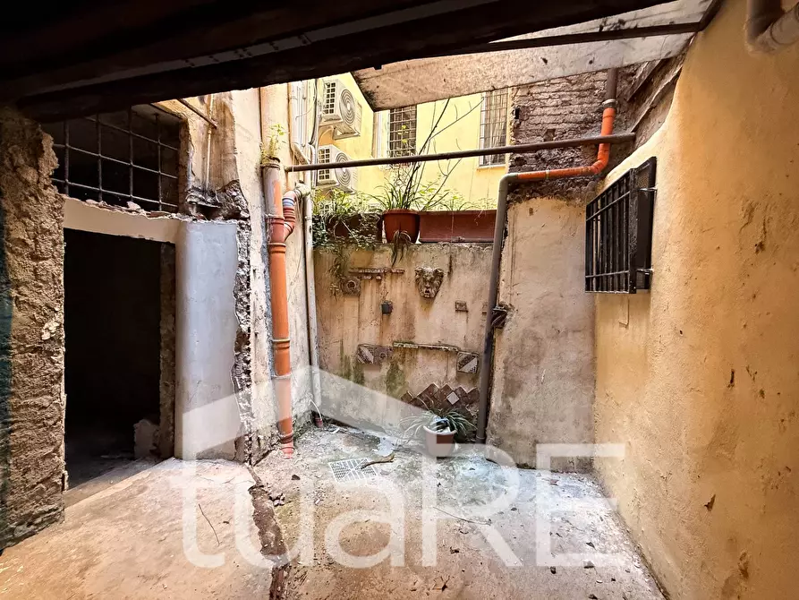Immagine 4 di Negozio in vendita  in Via Di Monserrato a Roma