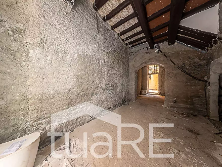 Immagine 7 di Negozio in vendita  in Via Di Monserrato a Roma