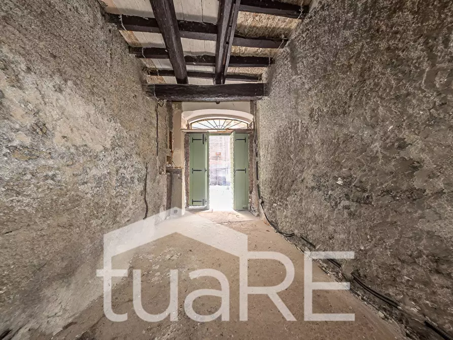 Immagine 9 di Negozio in vendita  in Via Di Monserrato a Roma