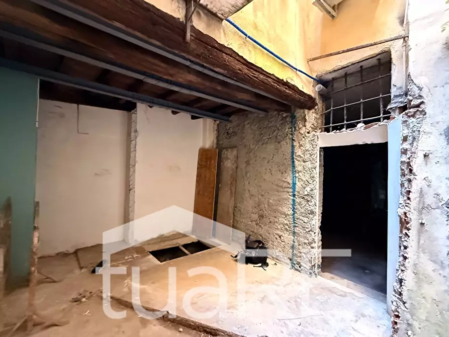 Immagine 12 di Negozio in vendita  in Via Di Monserrato a Roma