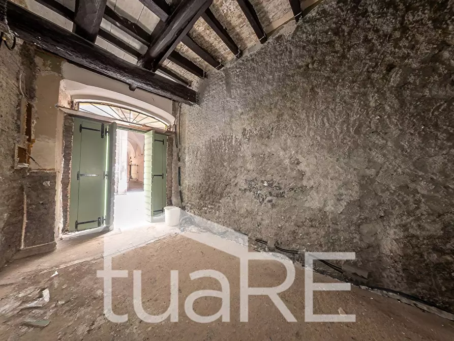 Immagine 13 di Negozio in vendita  in Via Di Monserrato a Roma