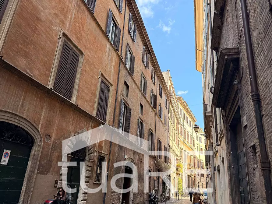 Immagine 17 di Negozio in vendita  in Via Di Monserrato a Roma