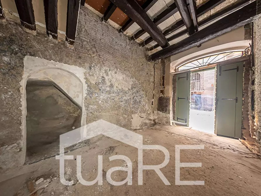 Immagine 19 di Negozio in vendita  in Via Di Monserrato a Roma