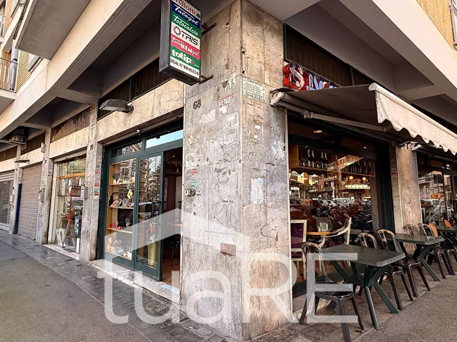 Immagine 3 di Negozio in vendita  in Via Santa Bernadette a Roma