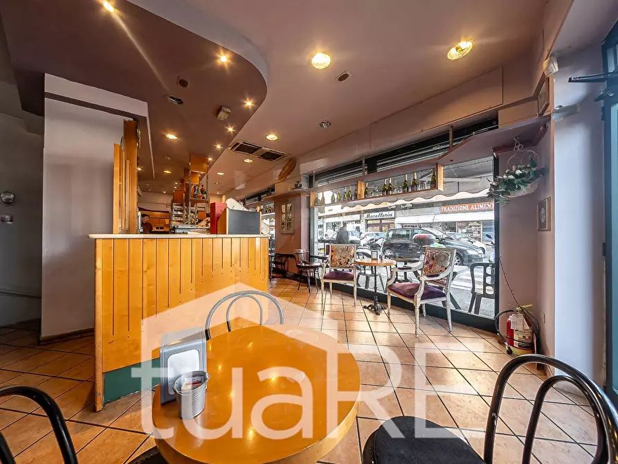 Immagine 10 di Negozio in vendita  in Via Santa Bernadette a Roma