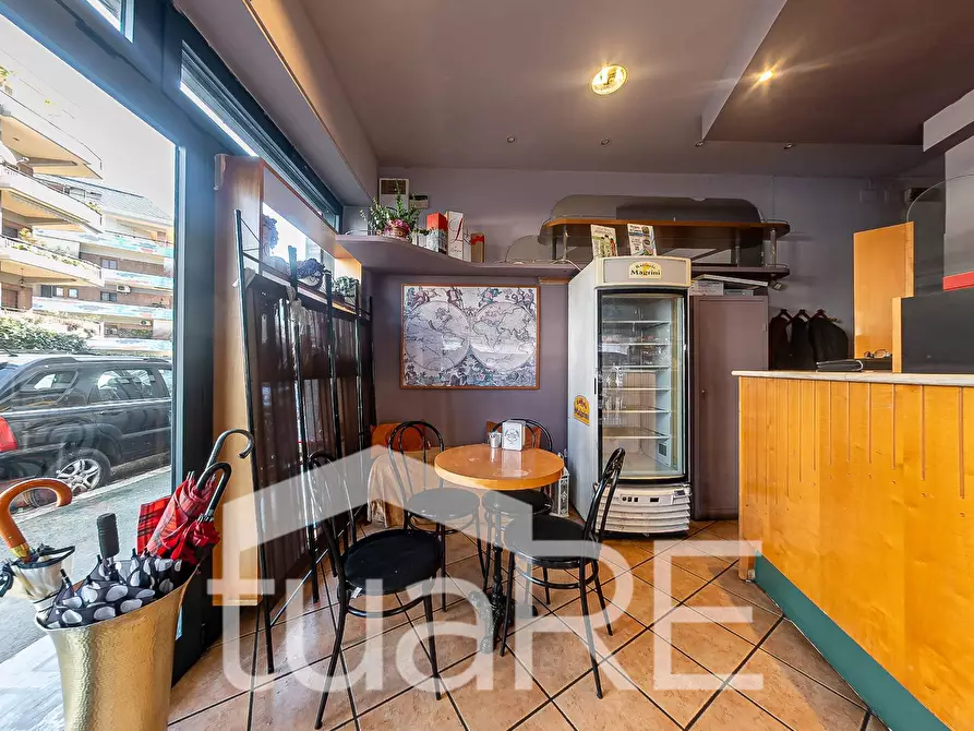 Immagine 17 di Negozio in vendita  in Via Santa Bernadette a Roma