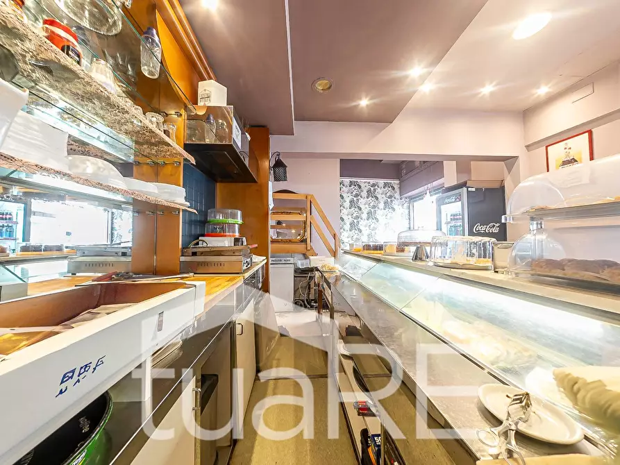 Immagine 21 di Negozio in vendita  in Via Santa Bernadette a Roma