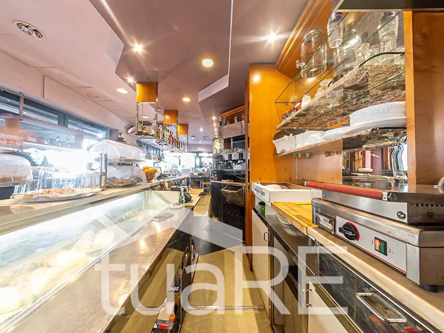 Immagine 22 di Negozio in vendita  in Via Santa Bernadette a Roma