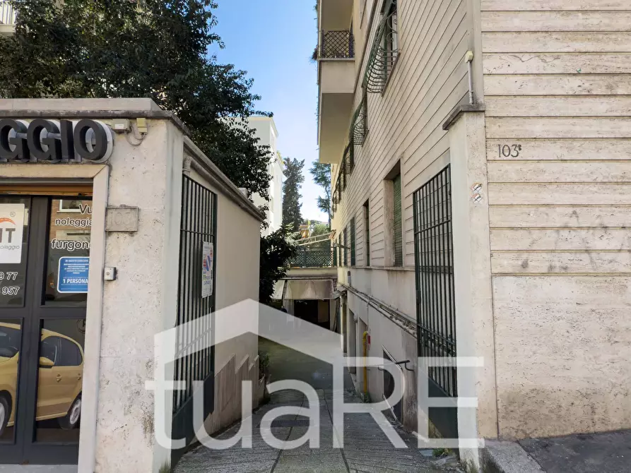 Immagine 3 di Box auto in vendita  in Viale Bruno Buozzi a Roma