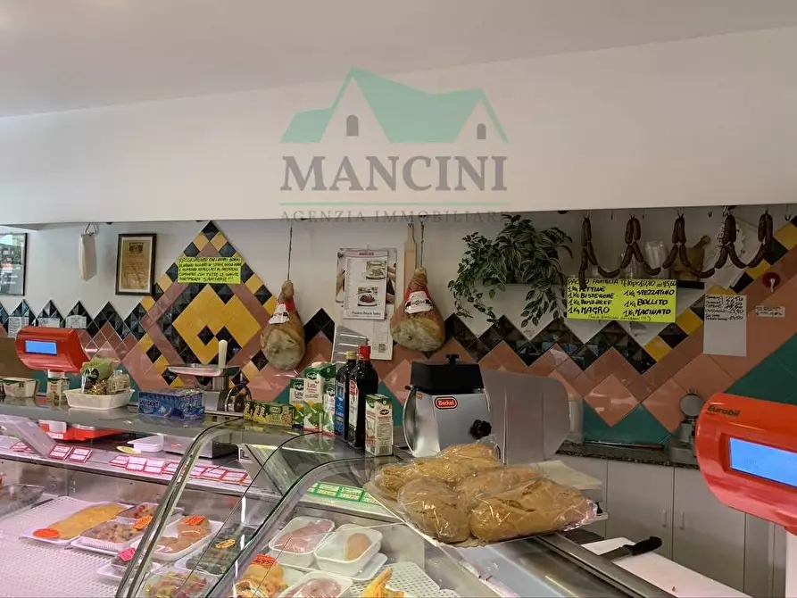 Immagine 2 di Attività commerciale in vendita  in lavoro a Jesi