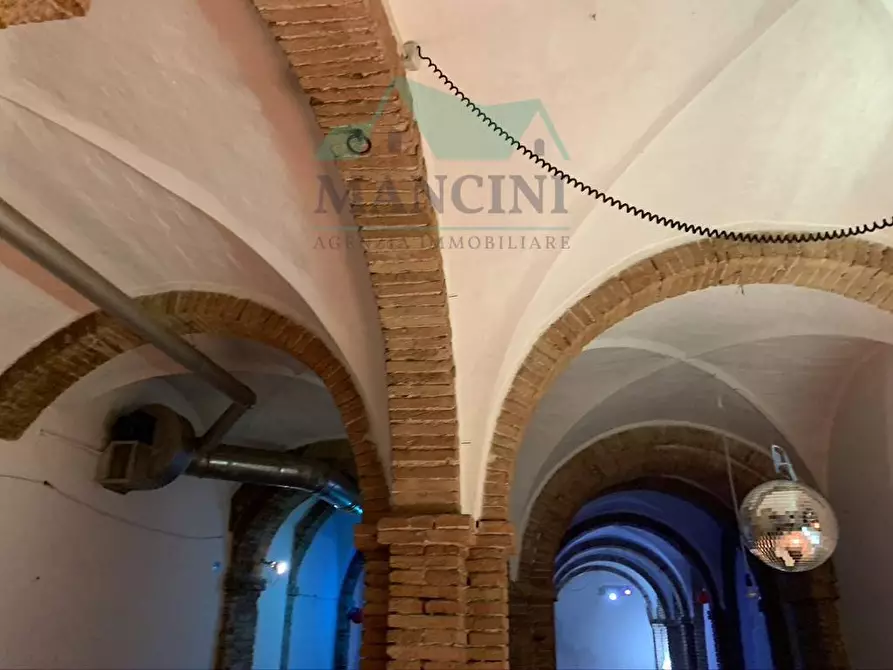 Immagine 13 di Locale commerciale in vendita  in MURA OCCIDENTALI a Jesi