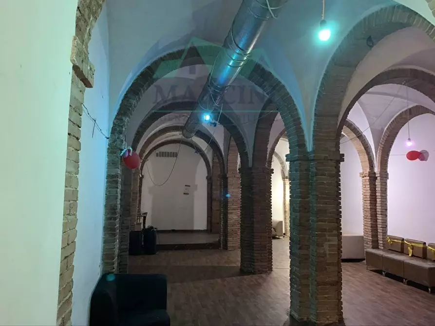 Immagine 3 di Locale commerciale in vendita  in MURA OCCIDENTALI a Jesi
