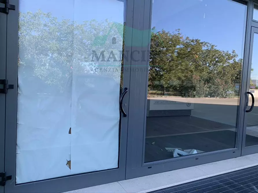 Immagine 5 di Locale commerciale in affitto  in VALCHE a Jesi