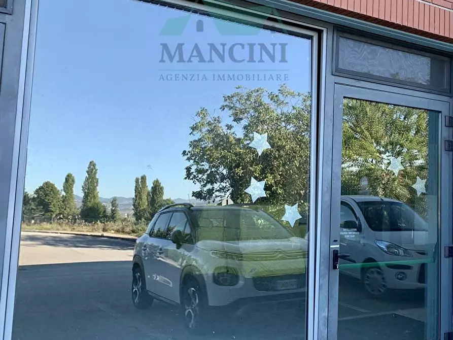 Immagine 4 di Locale commerciale in affitto  in VALCHE a Jesi