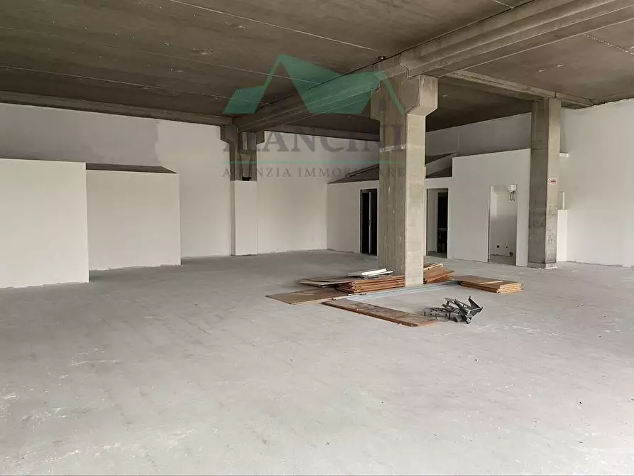 Immagine 2 di Locale commerciale in affitto  in VALCHE a Jesi