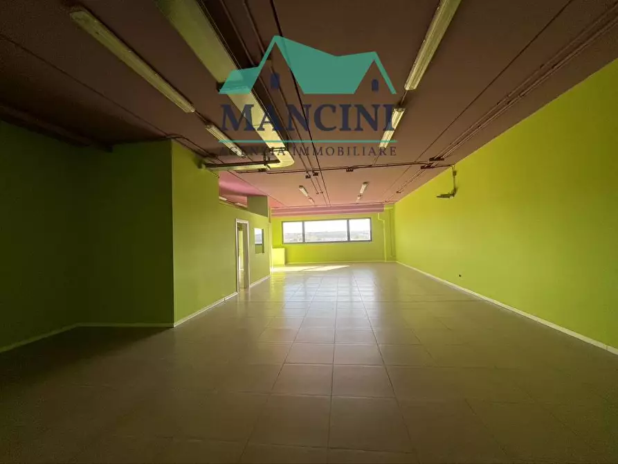 Immagine 3 di Locale commerciale in affitto  in GALLODORO a Jesi