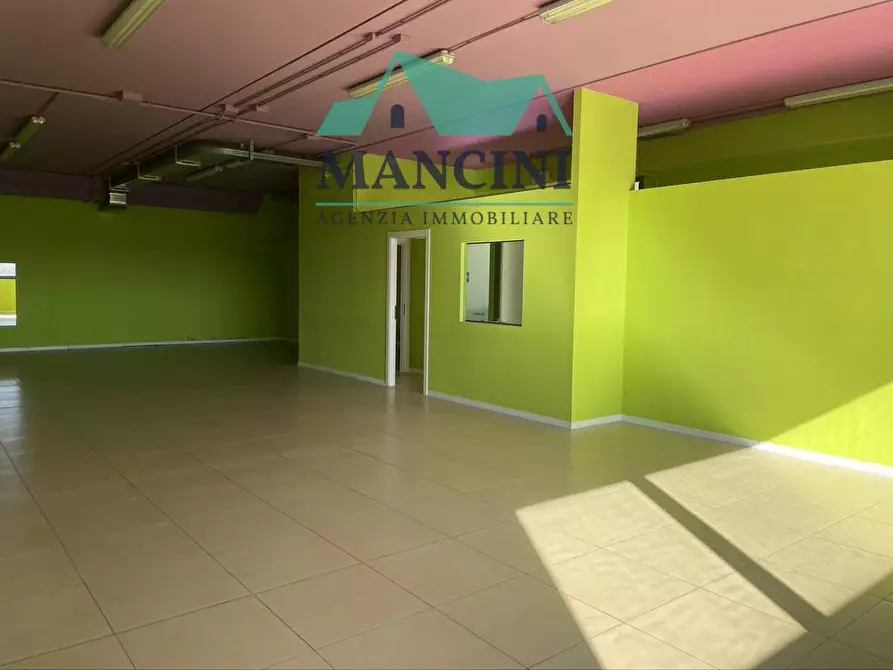 Immagine 2 di Locale commerciale in affitto  in GALLODORO a Jesi