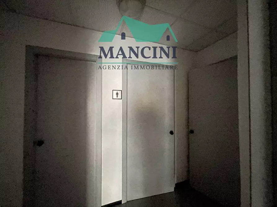 Immagine 15 di Attività commerciale in affitto  in vittoria a Jesi