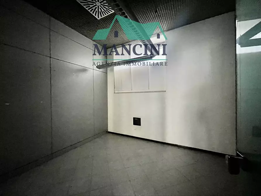 Immagine 19 di Attività commerciale in affitto  in vittoria a Jesi