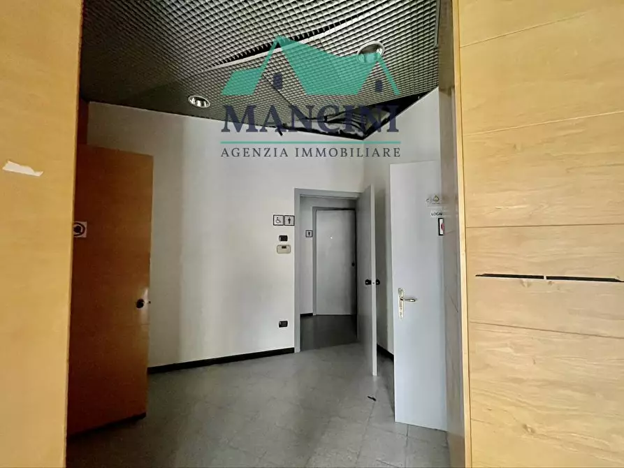 Immagine 20 di Attività commerciale in affitto  in vittoria a Jesi