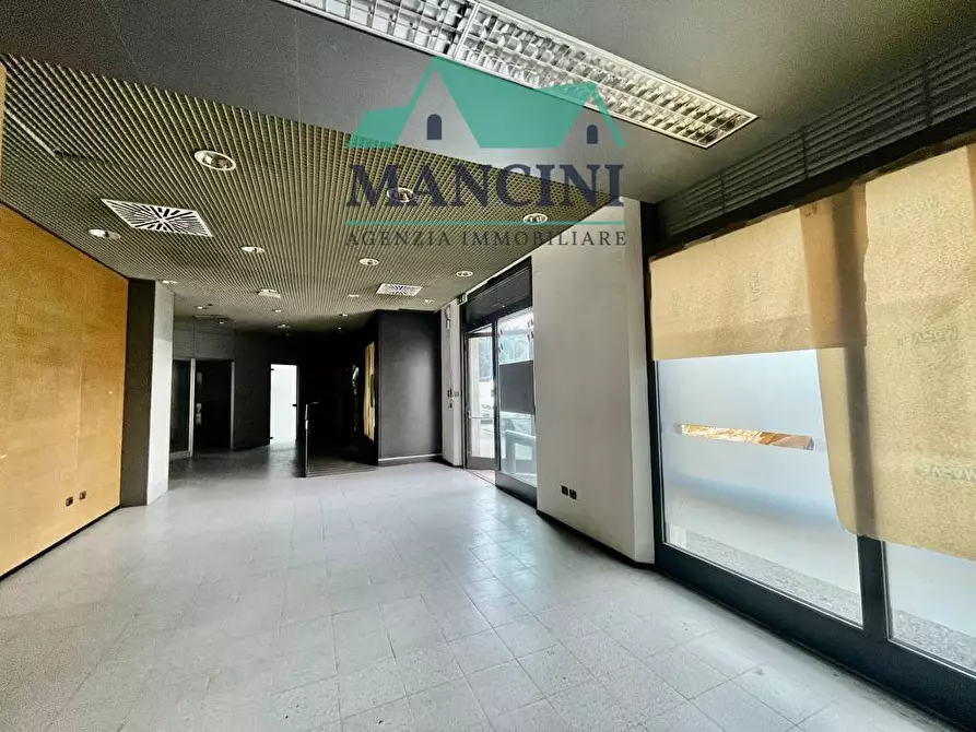 Immagine 27 di Attività commerciale in affitto  in vittoria a Jesi