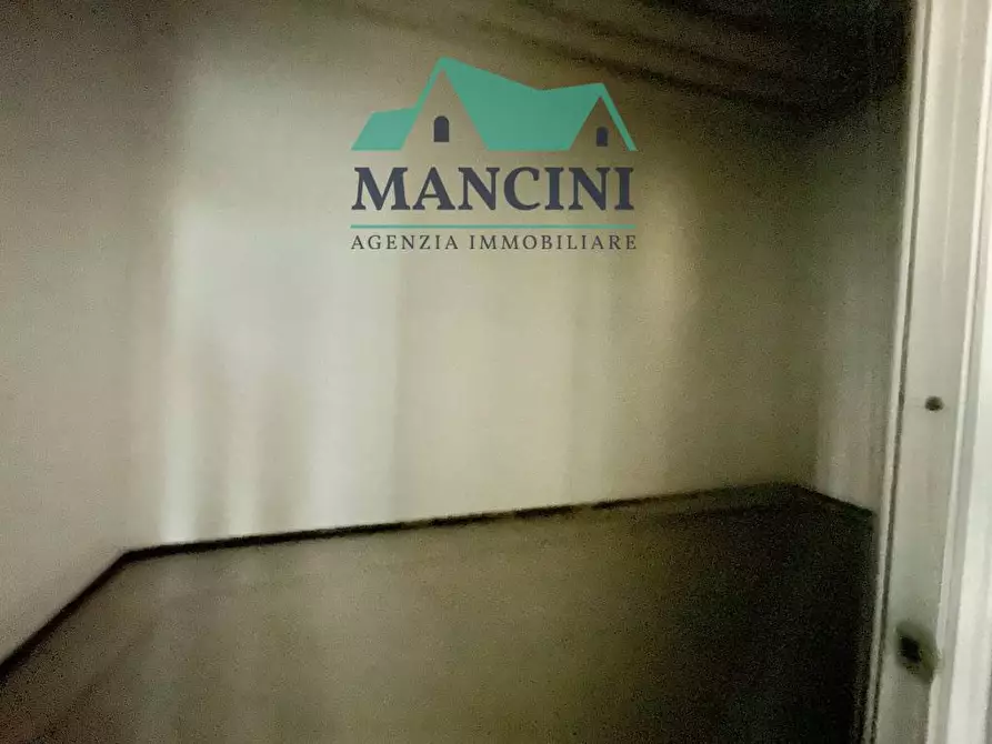 Immagine 28 di Attività commerciale in affitto  in vittoria a Jesi