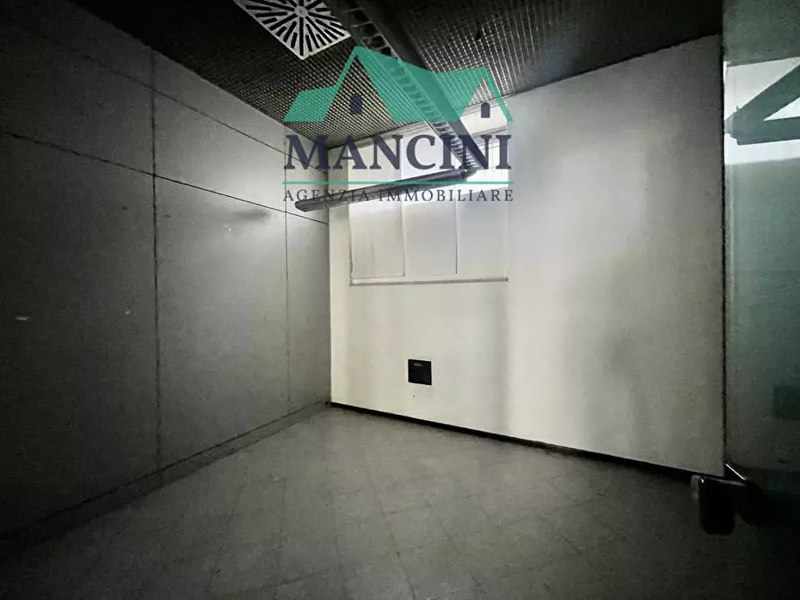 Immagine 29 di Attività commerciale in affitto  in vittoria a Jesi