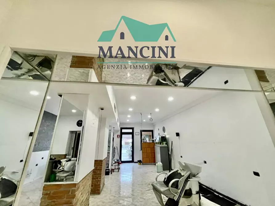 Immagine 2 di Negozio in affitto  in VIA GIUSEPPE GARIBALDI a Jesi