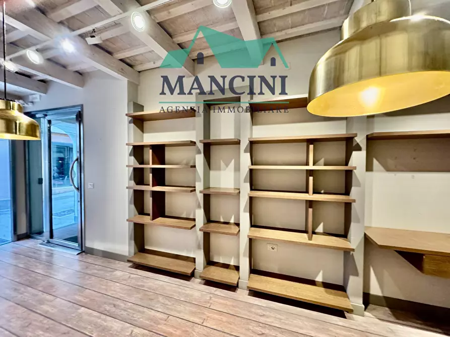 Immagine 8 di Negozio in affitto  in matteotti a Jesi