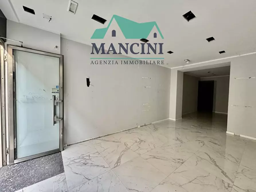 Immagine 1 di Attività commerciale in affitto  in MATTEOTTI a Jesi
