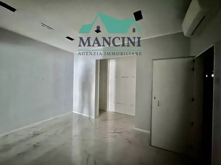 Immagine 3 di Attività commerciale in affitto  in MATTEOTTI a Jesi