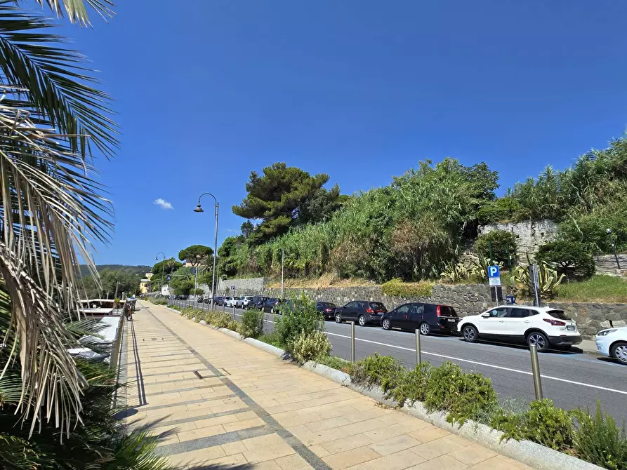 Immagine 19 di Negozio in affitto  in salita della costa a Cogoleto