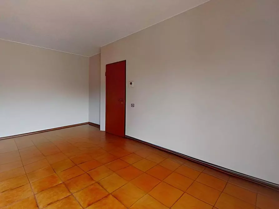 Immagine 29 di Appartamento in vendita  in VIA LAINATE a Pogliano Milanese