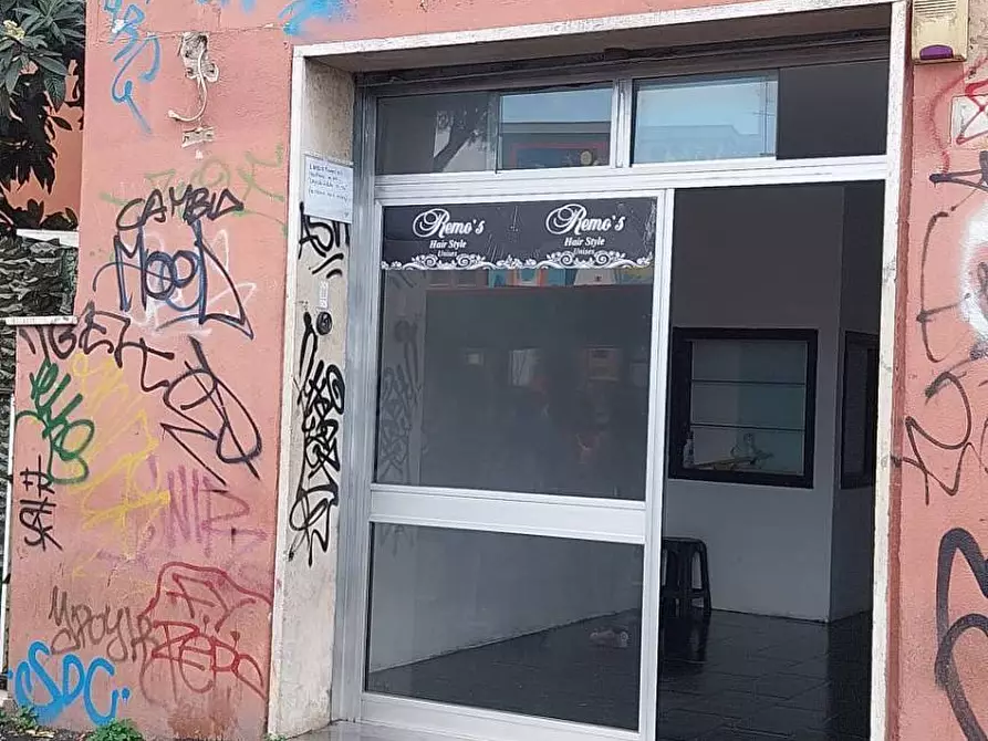 Immagine 5 di Negozio in vendita  in via Temistocle Calzecchi Onesti a Roma