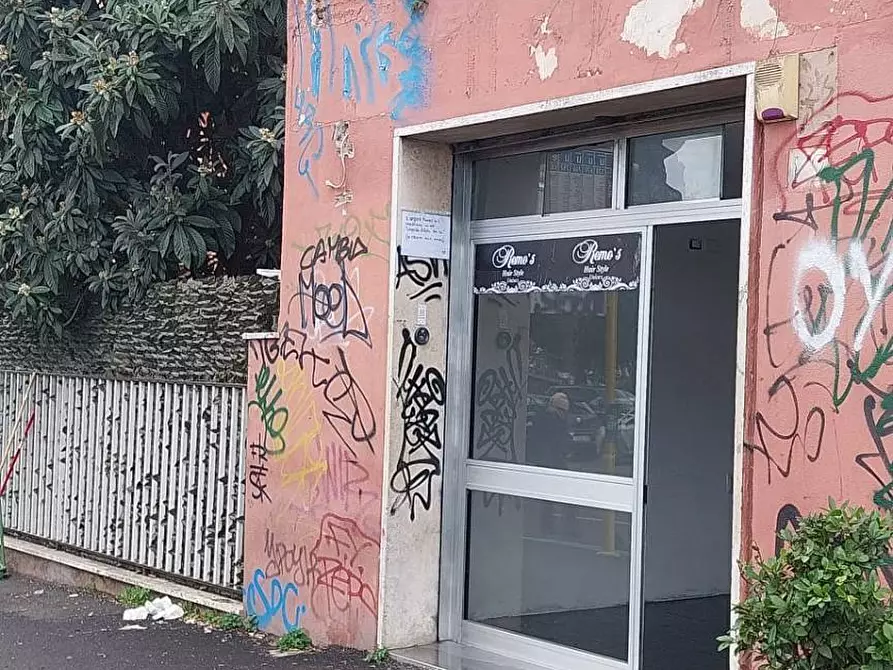 Immagine 8 di Negozio in vendita  in via Temistocle Calzecchi Onesti a Roma