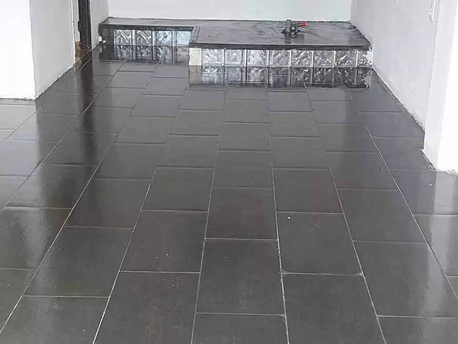 Immagine 9 di Negozio in vendita  in via Temistocle Calzecchi Onesti a Roma