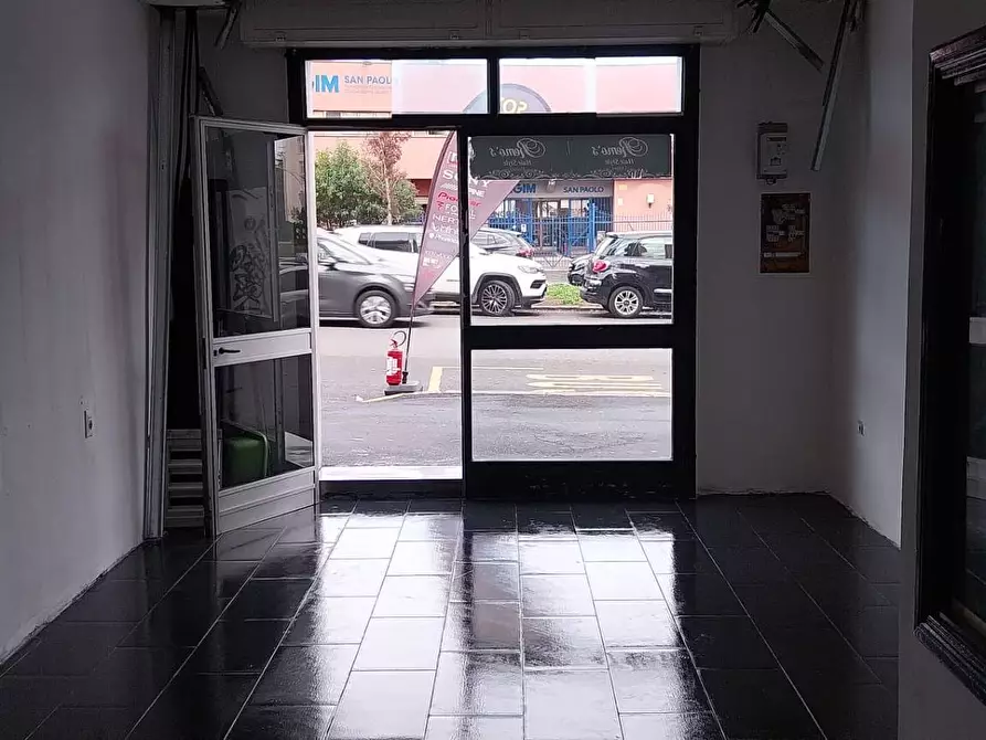 Immagine 3 di Negozio in vendita  in via Temistocle Calzecchi Onesti a Roma